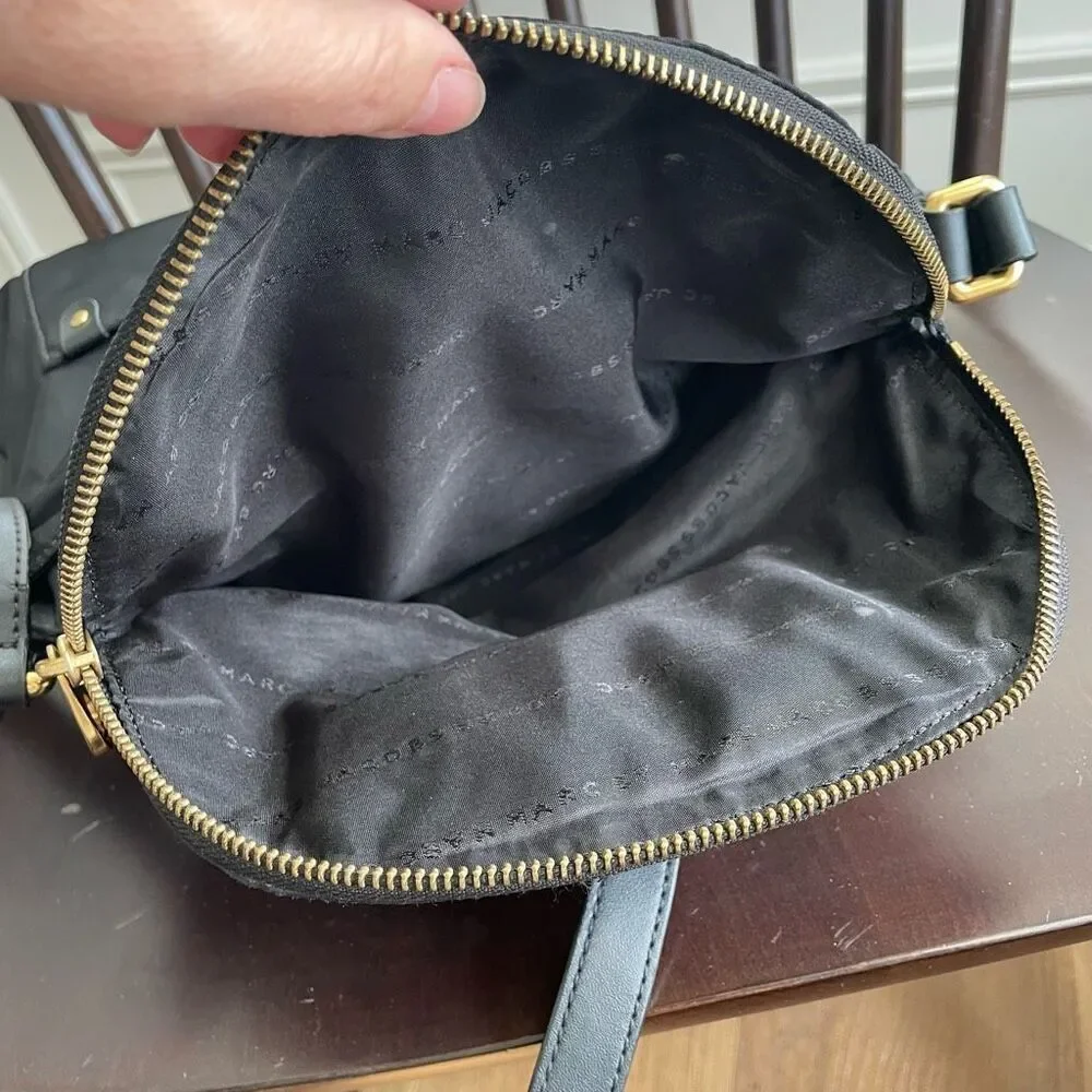 Marc Jacobs Preppy Nylon Messenger Bag Black Gold $200